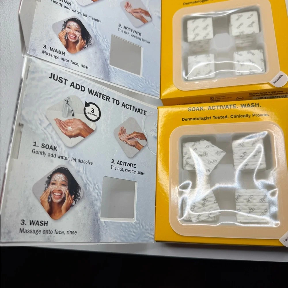 OLAY Cleansing Melts Daily Facial Cleanser - White and Gold